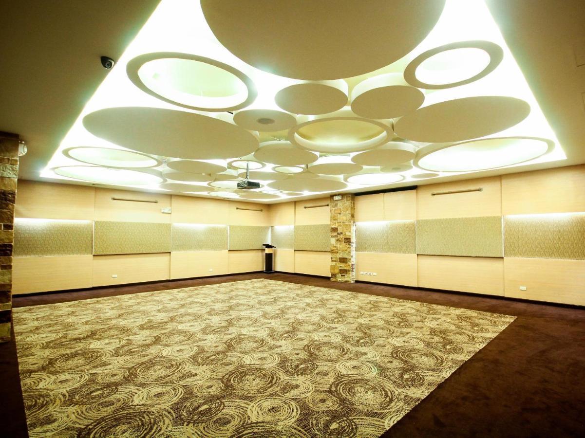 Go Hotels Iloilo Bagian luar foto