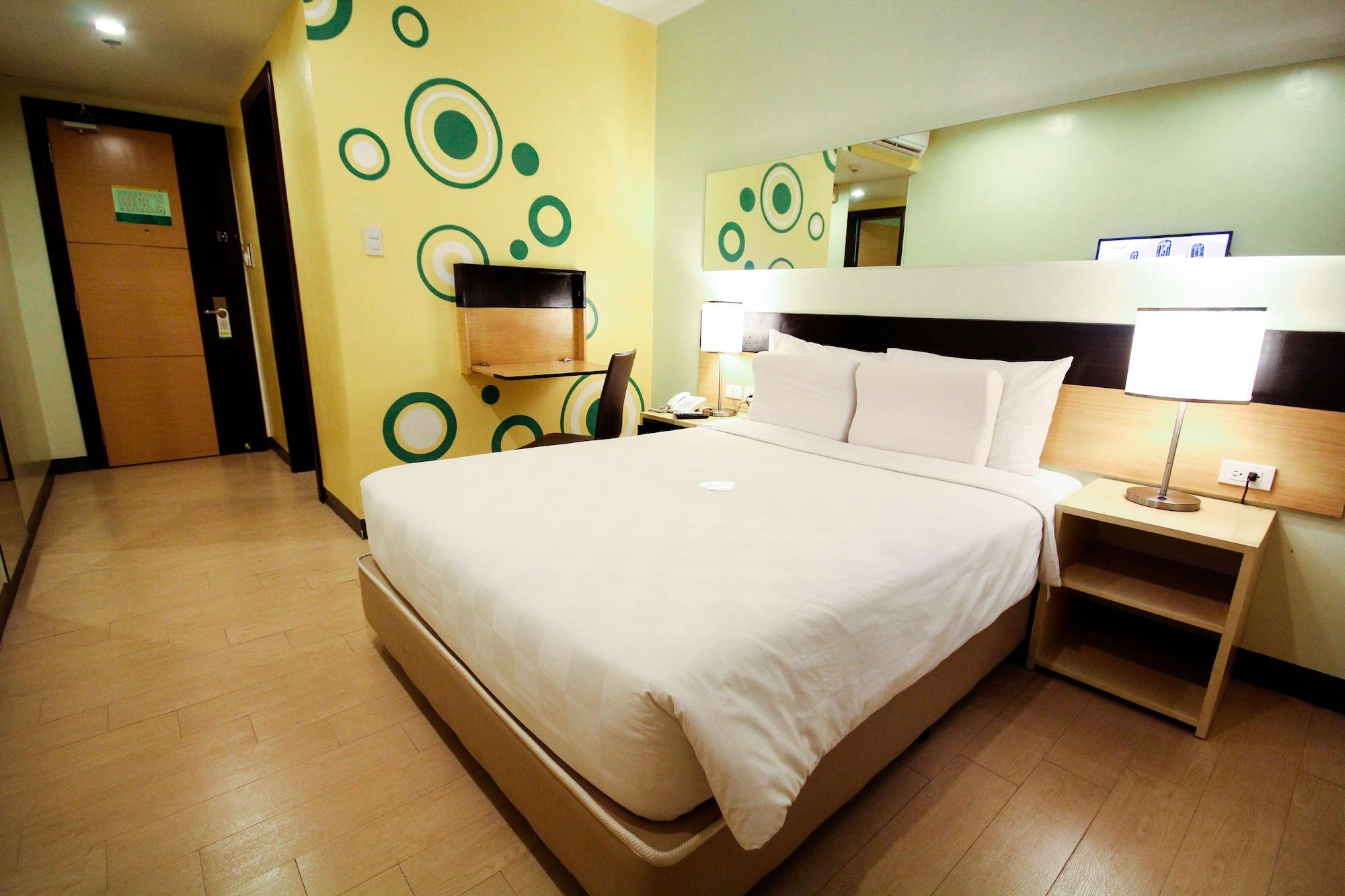 Go Hotels Iloilo Bagian luar foto