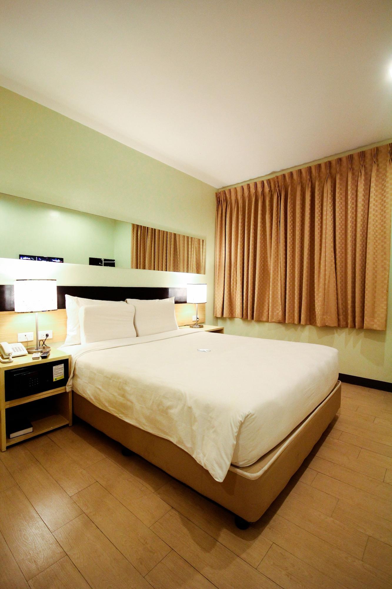 Go Hotels Iloilo Bagian luar foto