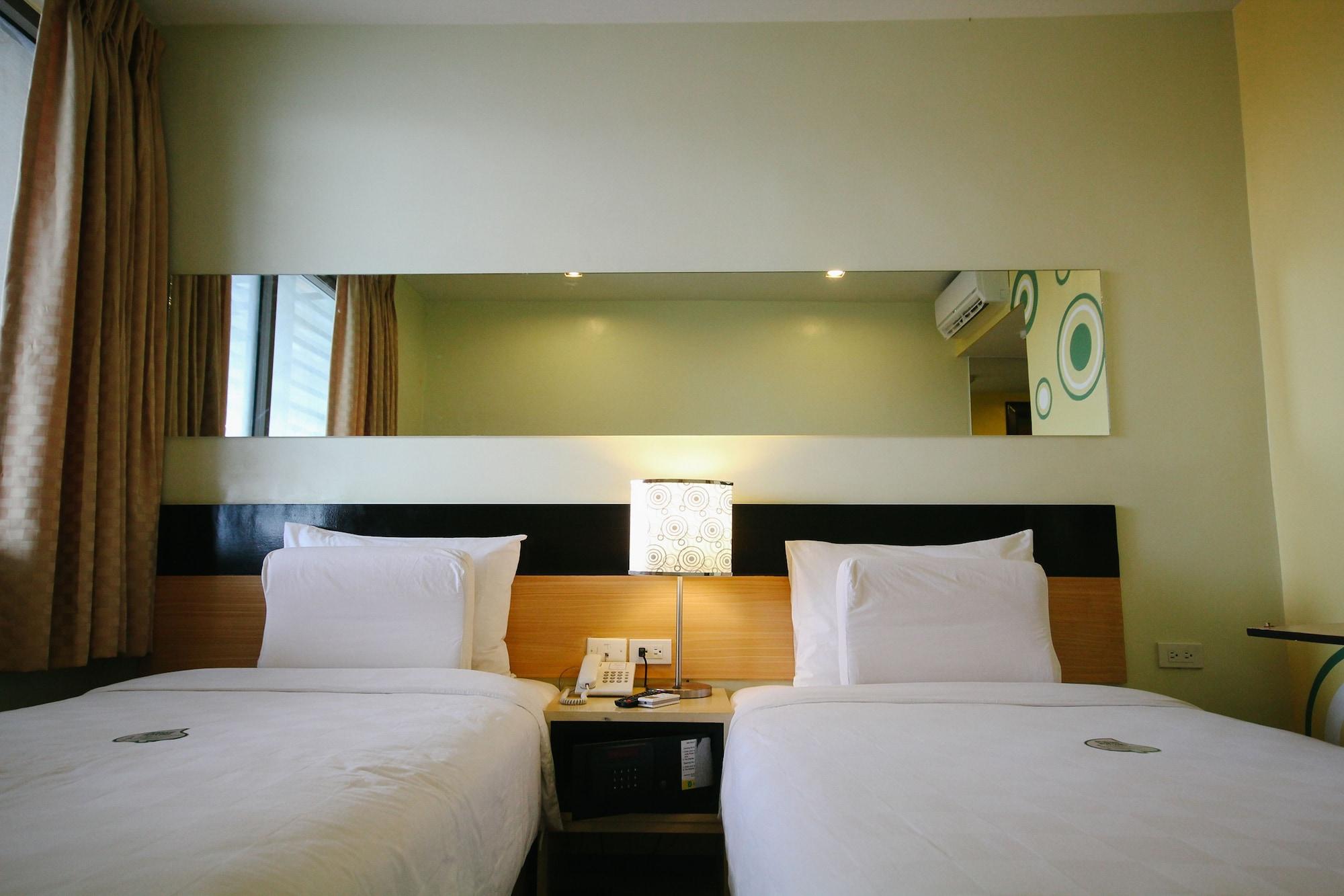Go Hotels Iloilo Bagian luar foto
