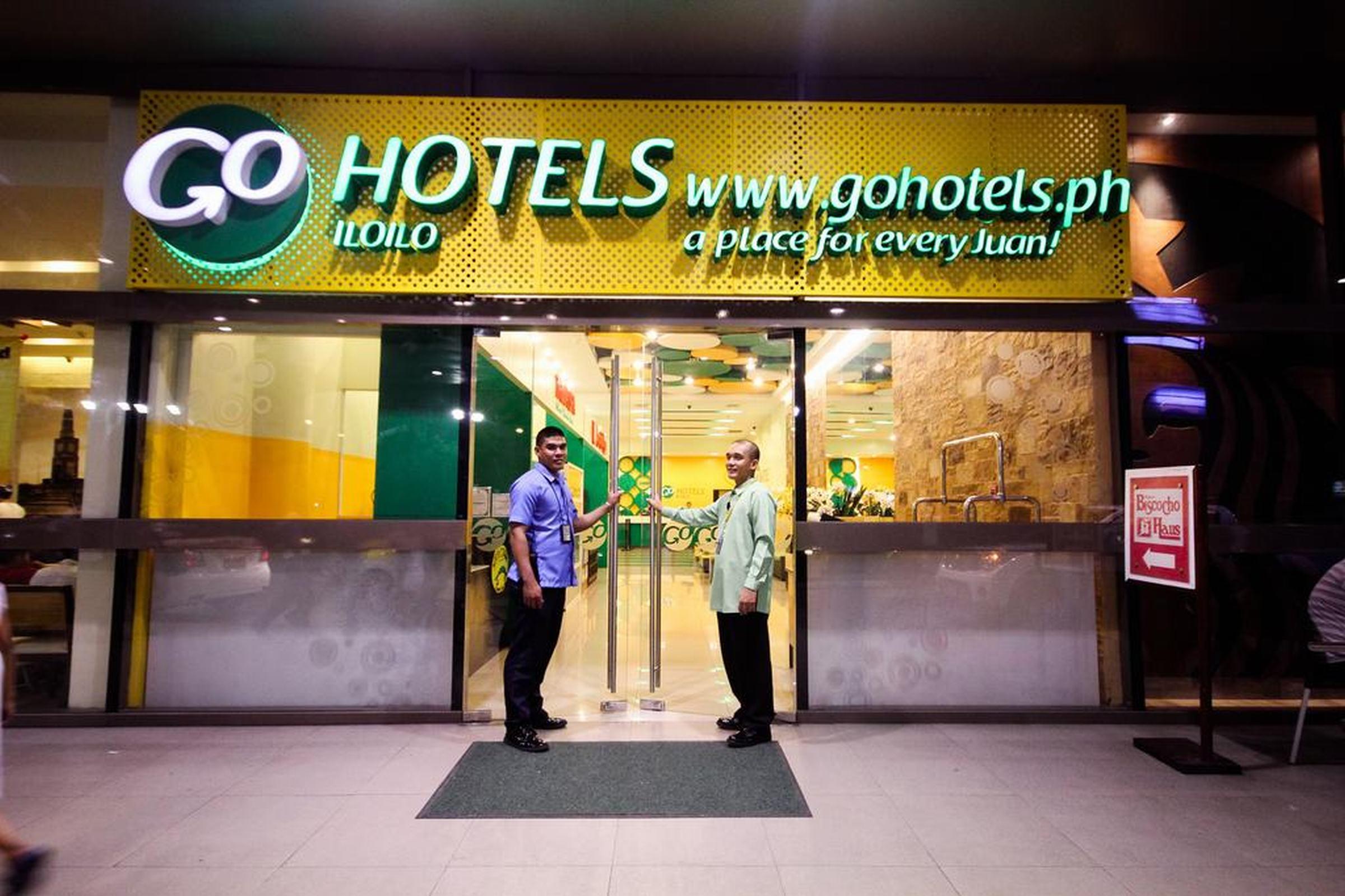 Go Hotels Iloilo Bagian luar foto