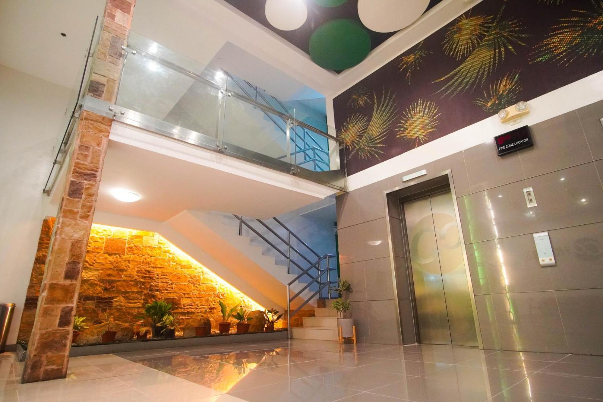 Go Hotels Iloilo Bagian luar foto