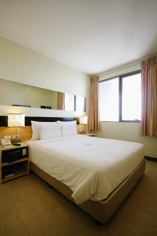 Go Hotels Iloilo Ruang foto