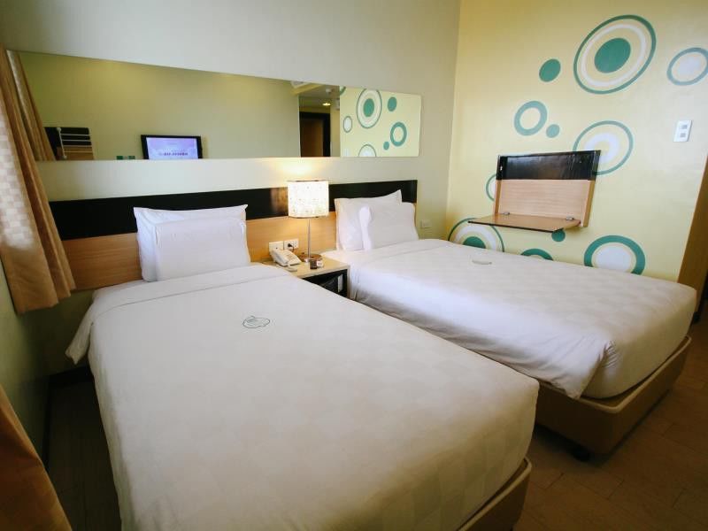 Go Hotels Iloilo Bagian luar foto