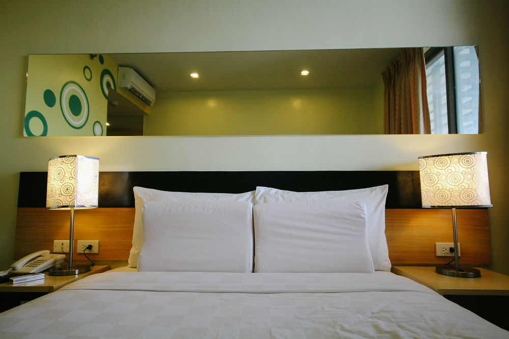 Go Hotels Iloilo Bagian luar foto
