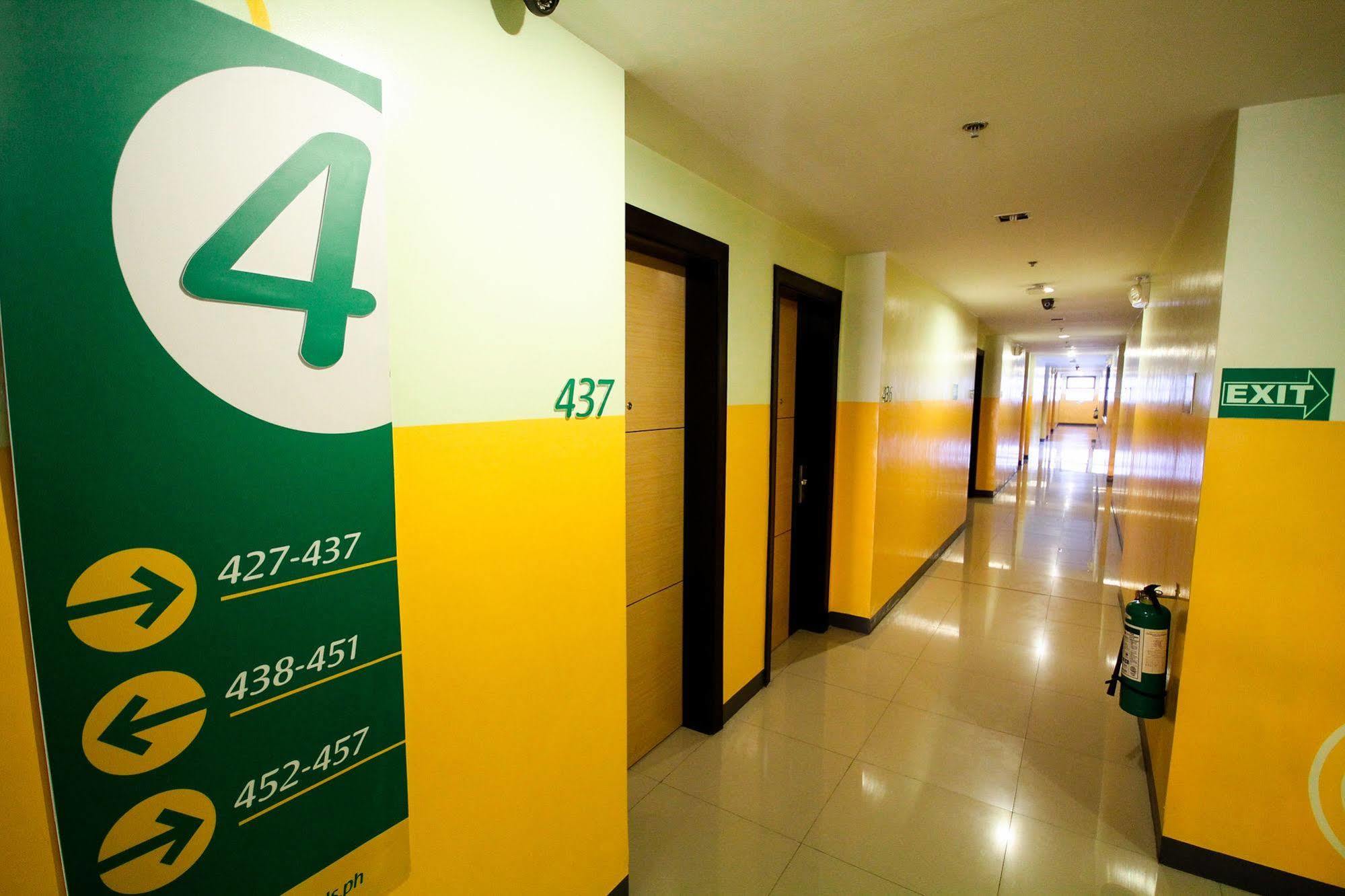 Go Hotels Iloilo Bagian luar foto